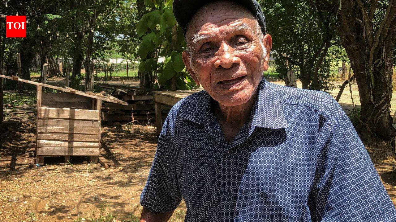 Meet José Flores, 119, who still walks, smiles and eats well