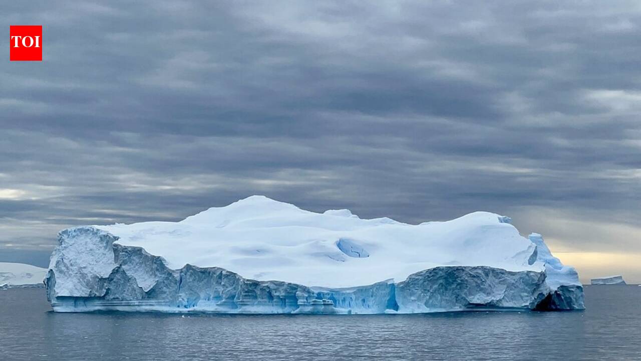 In the 1950s, California oceanographer John D. Isaacs proposed towing an 8-billion-tonne Antarctic iceberg to San Diego, but the frozen reservoir never arrived