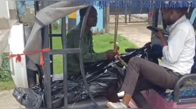 After hours of wait for hearse, Munger family transports body in e-rickshaw