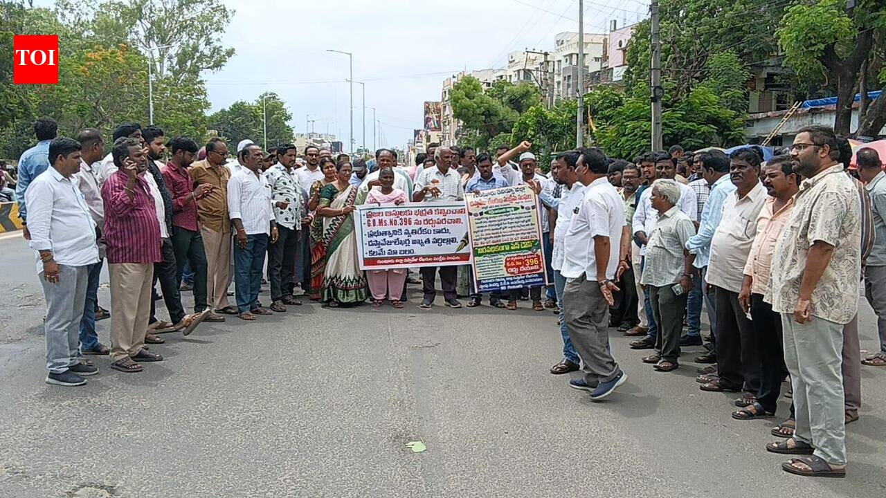 Document writers call off 12-day strike after govt assurance