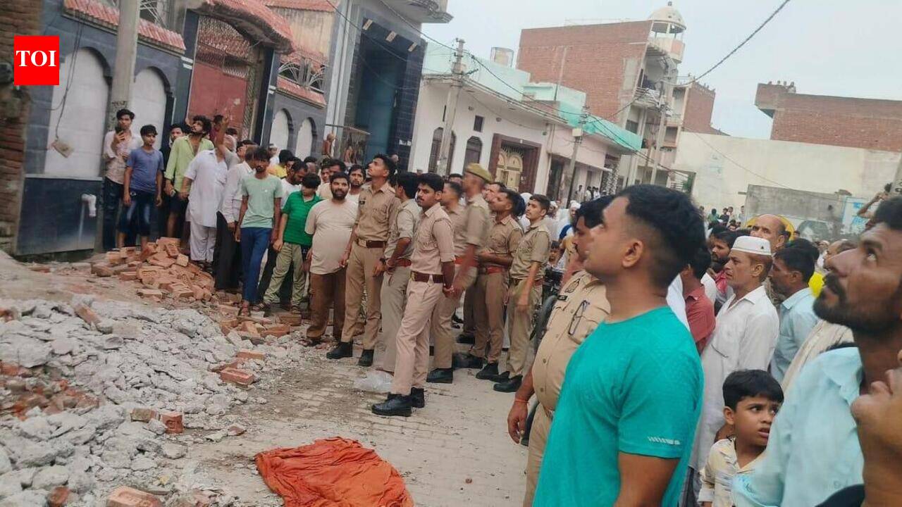 3 die as under-construction roof collapses in Baghpat