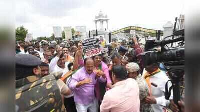 Cauvery row: BJP turns heat on govt, lays siege to KRS over water release