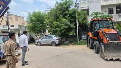 4 illegal Saras Dairy booths removed in footpath drive