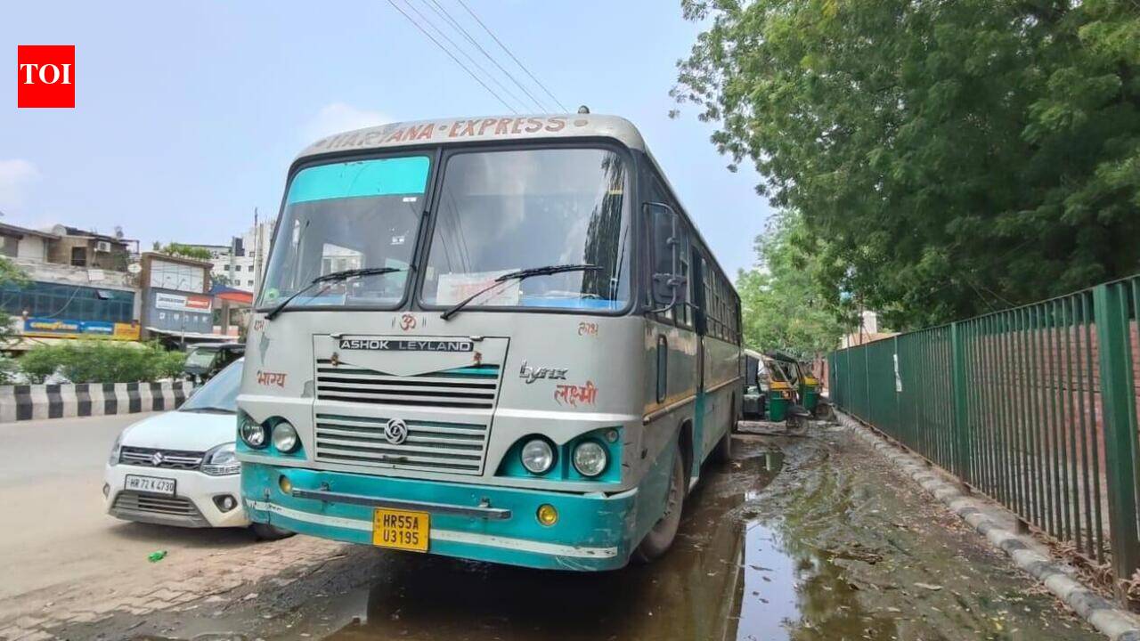 65-year-old man getting off bus crushed to death under its tyres