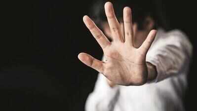 Woman seeks Abhayam help after ex boyfriend threatens to make pictures public