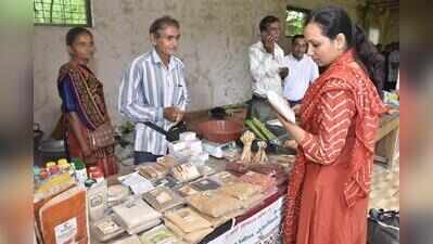 Junagadh’s Sunday market: Building bond with chemical-free food