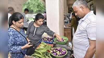 Junagadh’s Sunday market: Building bond with chemical-free food