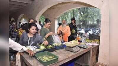 Junagadh’s Sunday market: Building bond with chemical-free food