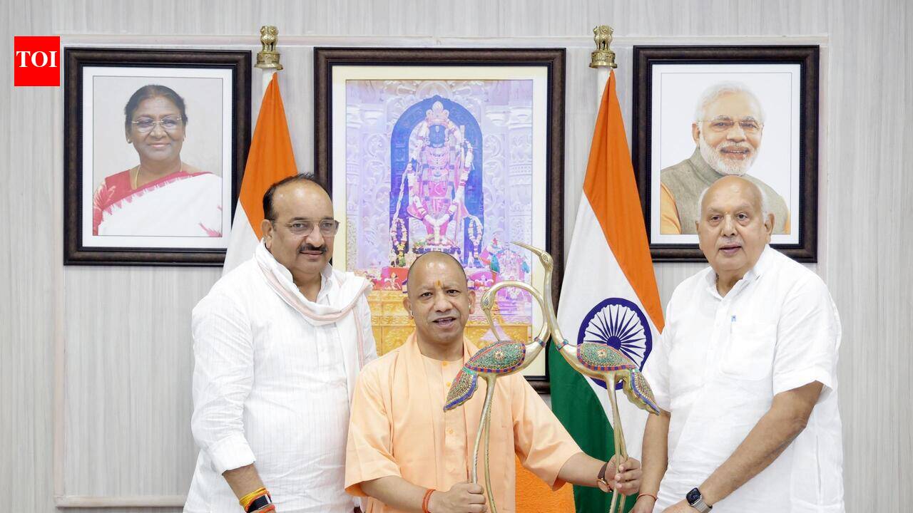 CM pushes to expand scope of farmers’ scholarship scheme, revamp of mandis