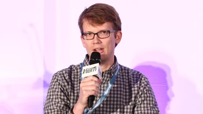 YouTuber Hank Green faces backlash after admitting AI use in research for Ask Hank Anything episode