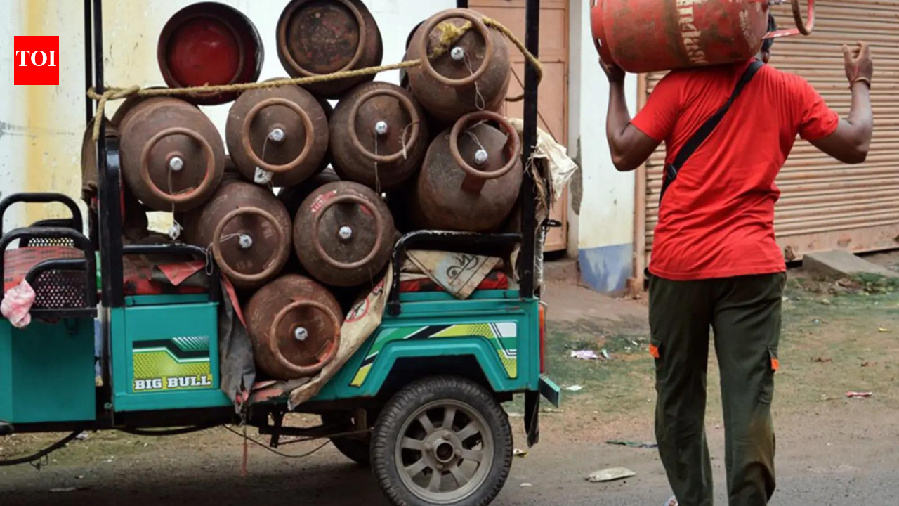 Commercial LPG prices cut by over Rs 200: Check 19-kg cylinder rates in Delhi, Kolkata