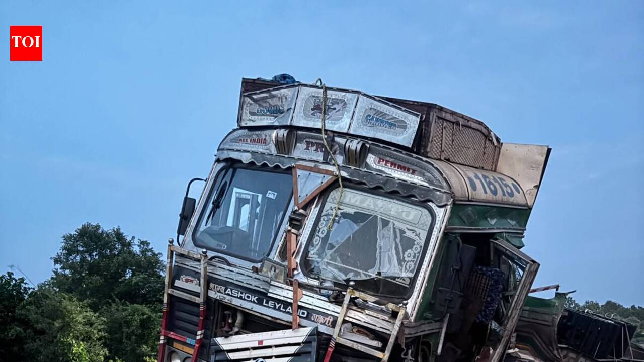 Hazaribag GT road accidents involve 9 vehicles, 2 seriously injured