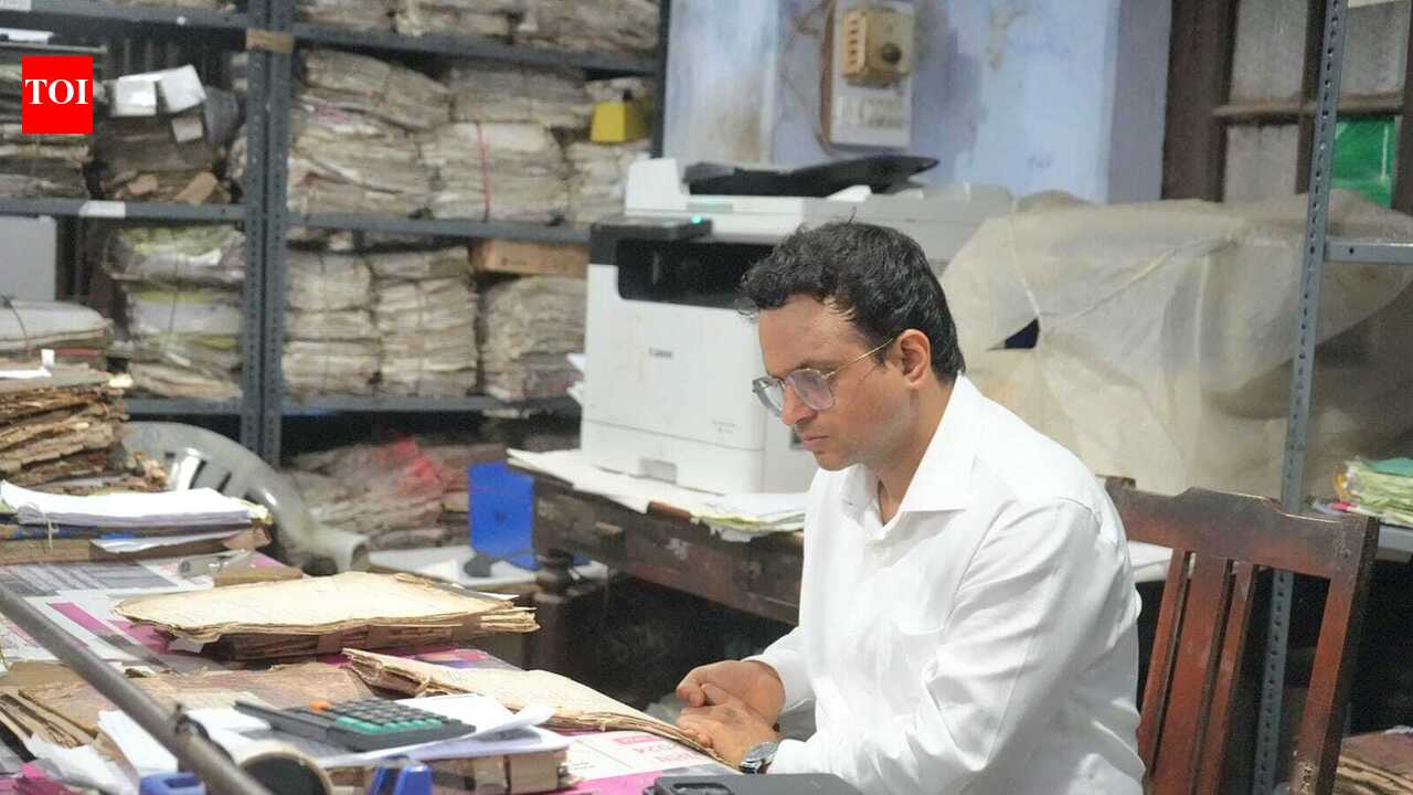 DC inspects district archives cell