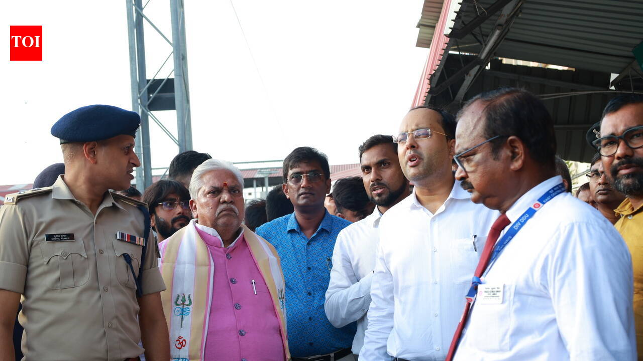 Speaker, DM review passenger facilities, safety measures at Gaya junction ahead of Pitripaksh Mela
