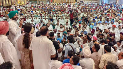 Watch: Pro-Channi sloganeering draws Congress' ire amid Punjab leadership tussle