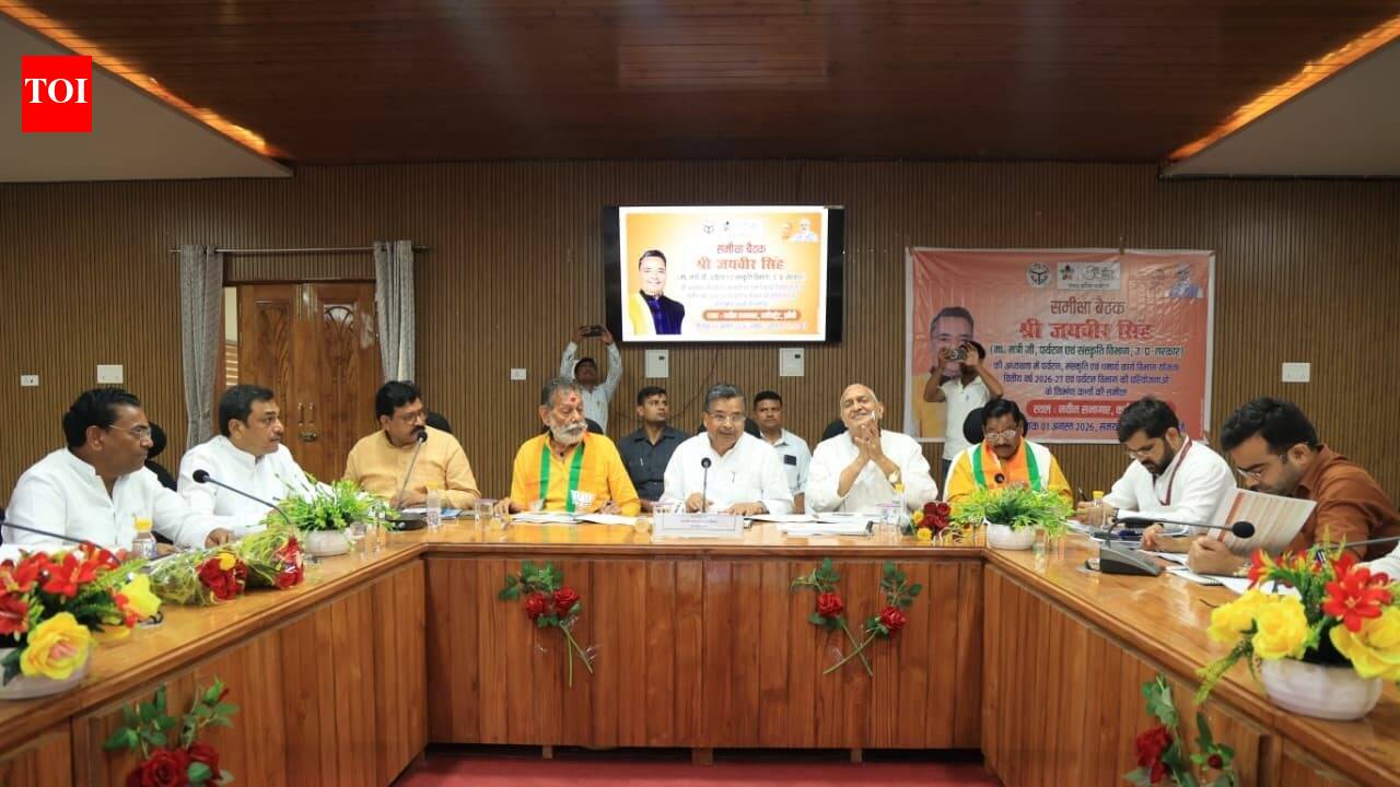 Minister reviews proposed and ongoing projects worth Rs 15 crore in Jhansi division