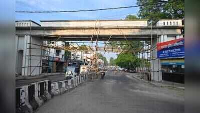 Residents flag safety hazards around memorial gate