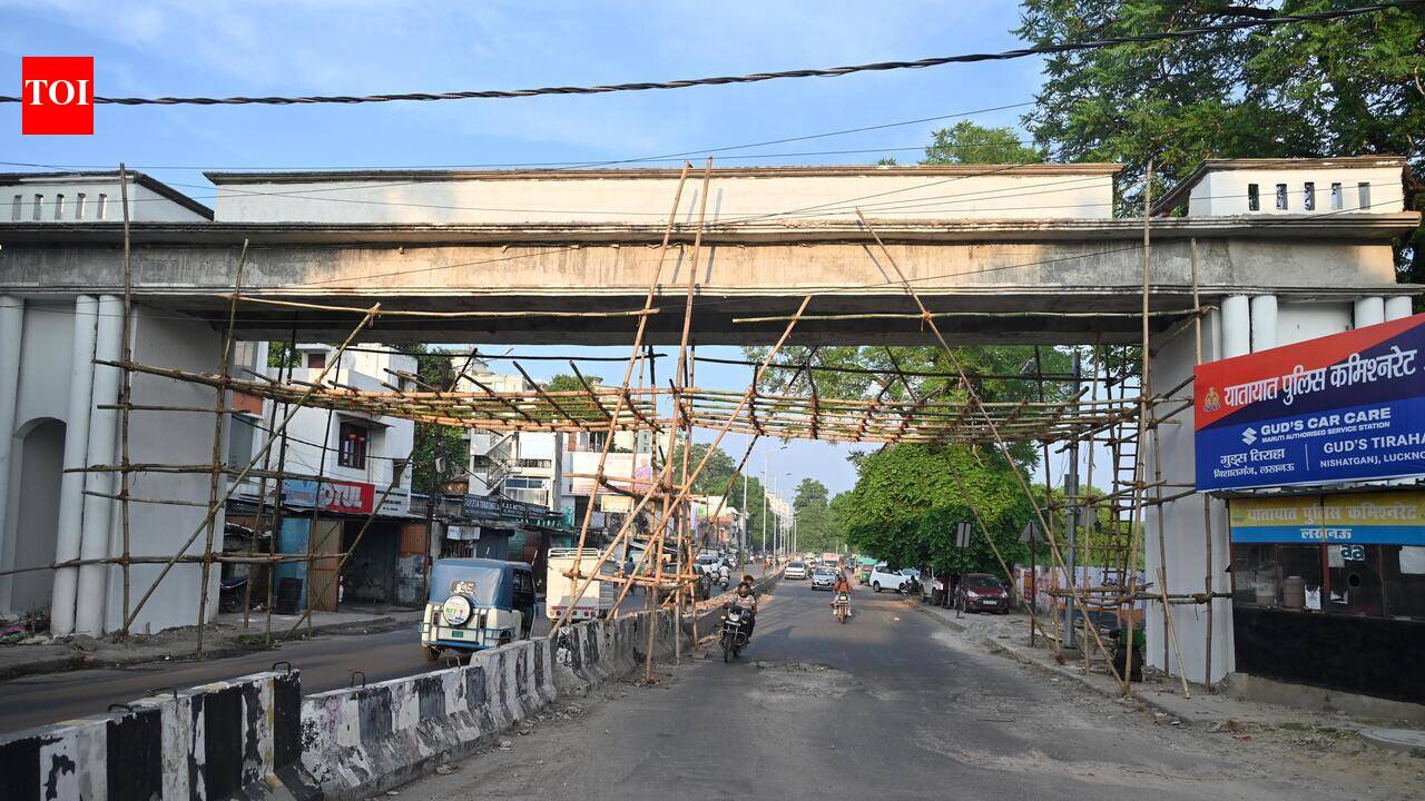 Residents flag safety hazards around memorial gate
