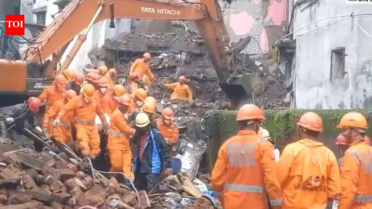 Bhiwandi building collapse that killed 10: Builder abroad, contractor may have died in crash, say cops