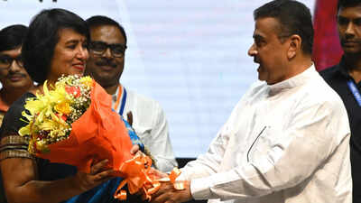 Taslima Nasrin advocates free speech, says self-evaluation is antidote to superstition