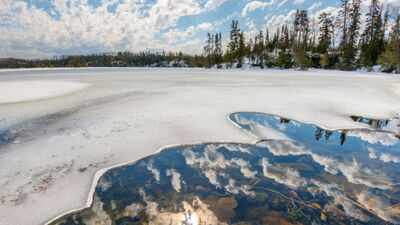 Researchers tracked 724 Northern Hemisphere lakes from 2000 to 2022; above critical winter temperatures, ice-loss sensitivity rose up to 22-fold and could shorten seasons by 40 days