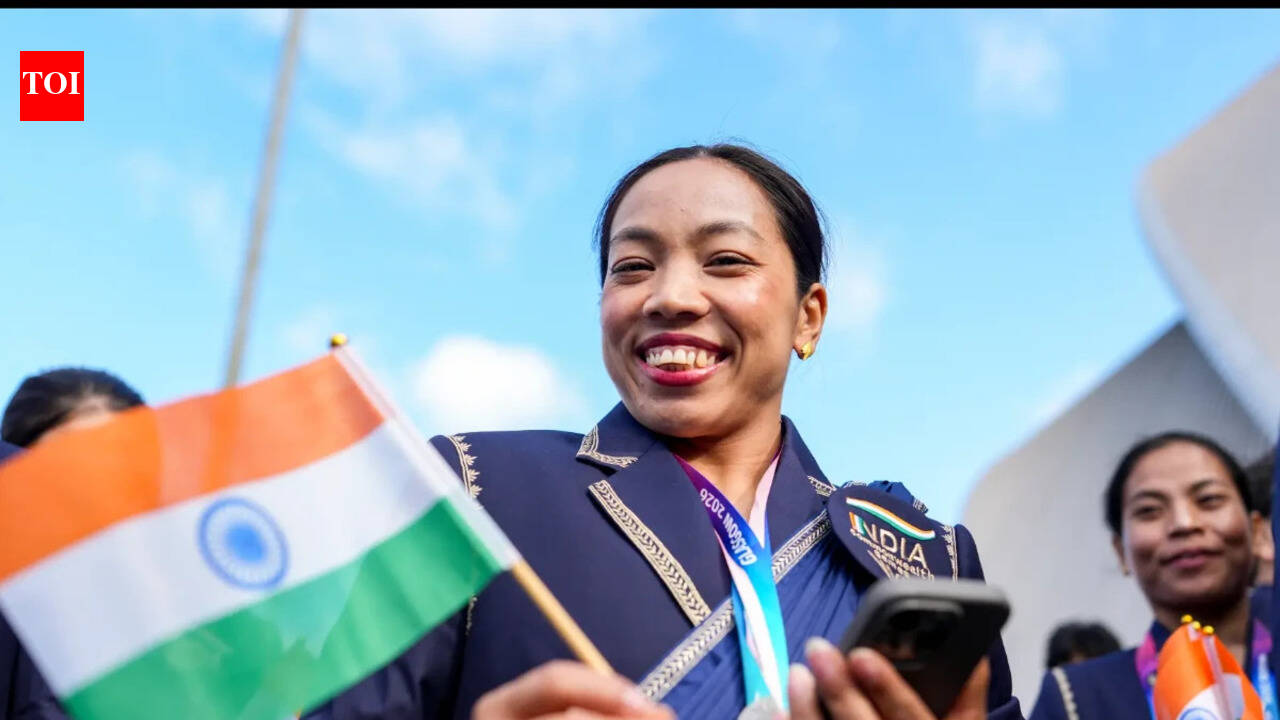 CWG 2026: Mirabai Chanu, Lovepreet Singh receive hero's welcome as India's weightlifting team returns home
