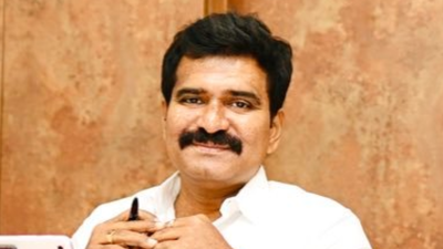 Cauvery Row Escalates As TN Farmers Protest, DK Shivakumar Delays Meeting With Vijay
