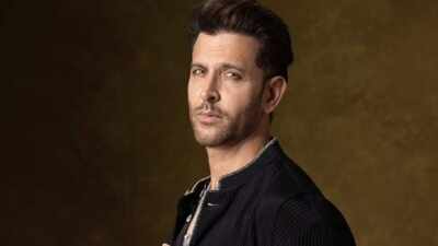 VIDEO: Hrithik Roshan makes first public appearance in style amid ongoing controversy around old feud with Kangana Ranaut