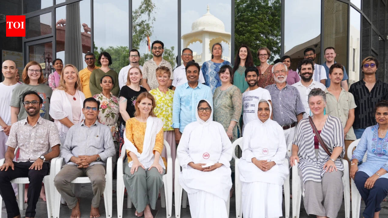 Students from around the world experience the Jain way of life in Rajasthan