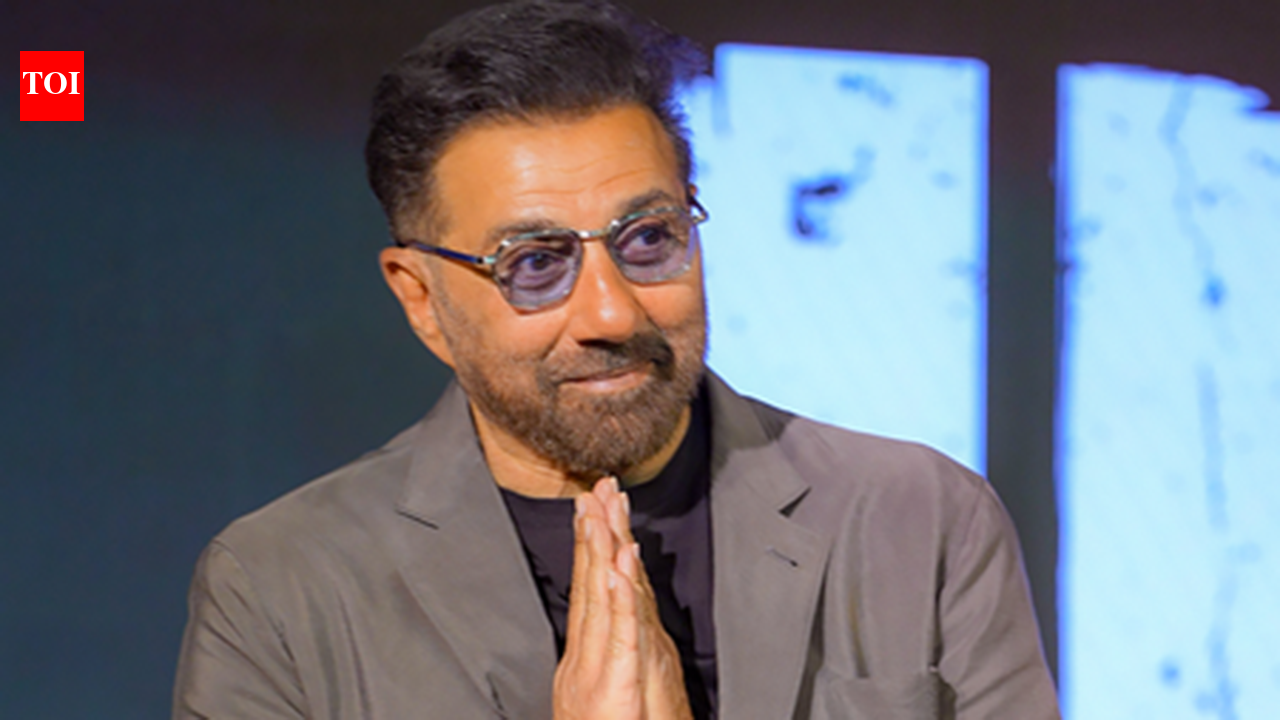 Sunny Deol recreates his iconic dialogue from 'Ghatak' during his fan meet in Bihar