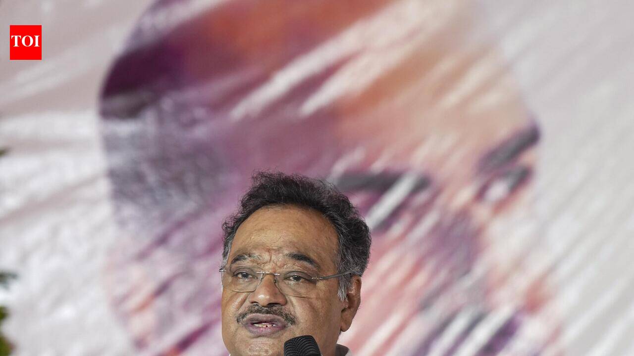 No need to blare loudspeakers at sankirtans, Samik tells Bengal BJP workers
