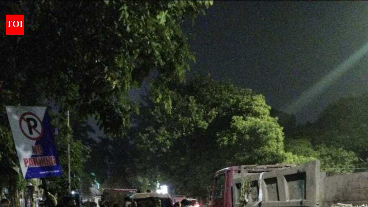 Garbage piles up in many areas as sanitation workers strike drags