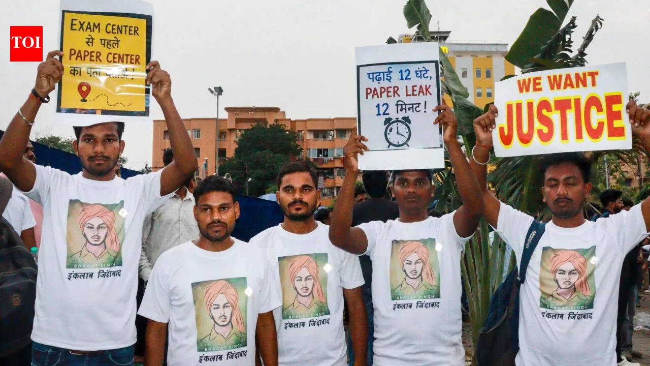 'Cancel JPSC exam': Jharkhand students continue protest, seek CBI investigation