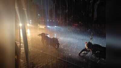 Kanpur receives rain & thunderstorms, bringing relief from heat