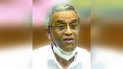 Don’t give tickects to defectors: Dhavalikar