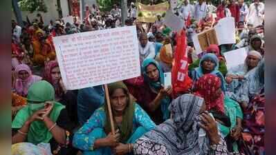 Forest dept contract workers demand regularisation, pay parity, march to minister’s home