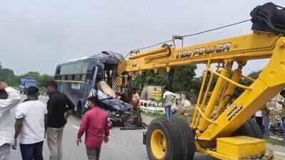 Temple-bound bus crashes into trailer in Tonk, 23 injured