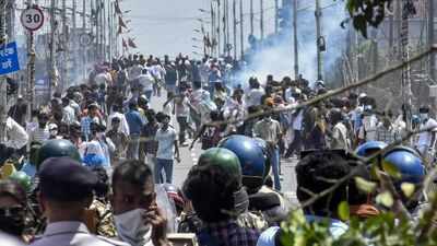'Neither officer using excessive force, nor criminal protester should be protected': SC