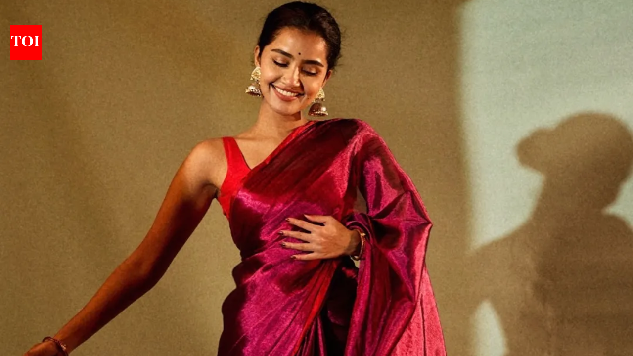 Anupama Parameswaran lets her oversized silver jhumkas do all the talking with her elegant silk saree