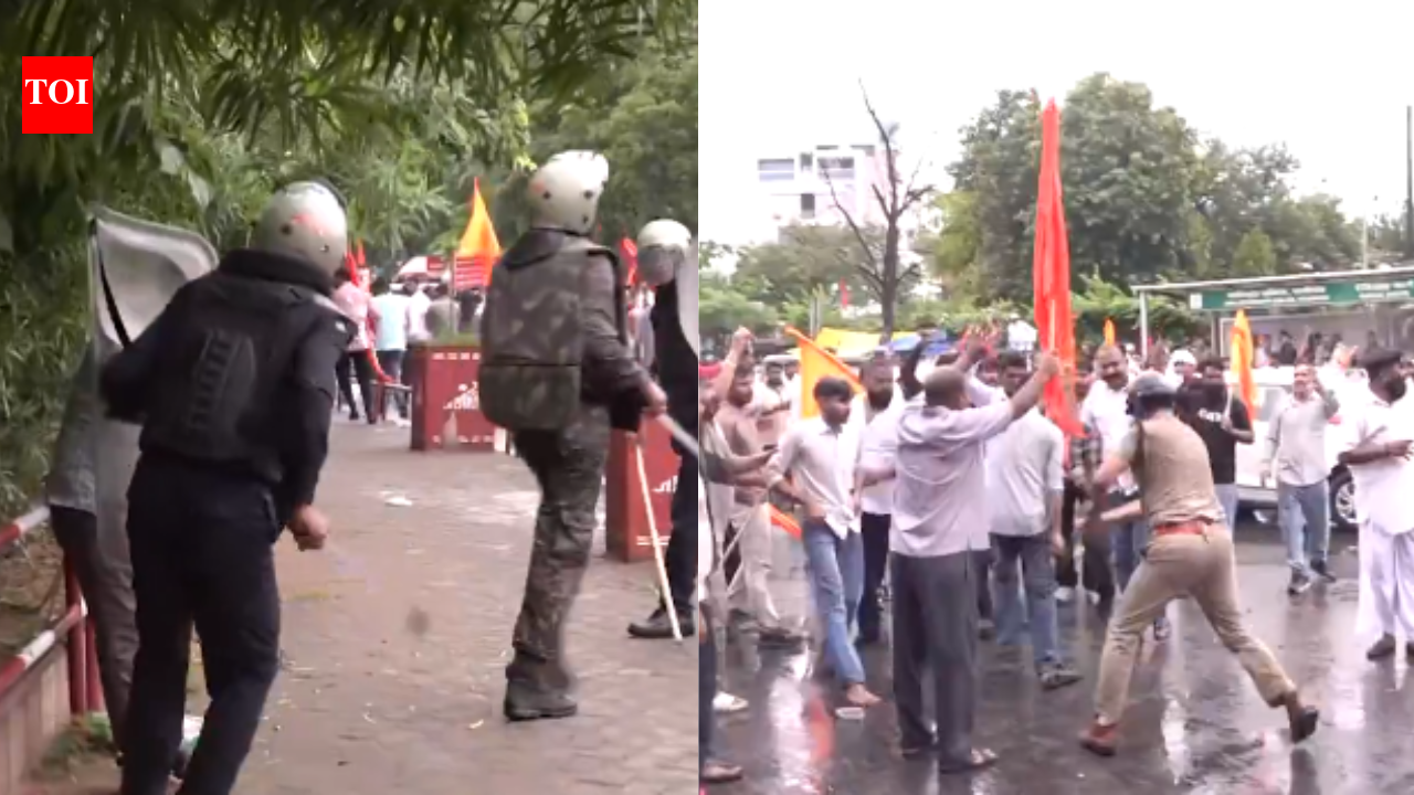 Barricades breached, water cannons used as Karni Sena marchers clash with Jaipur police