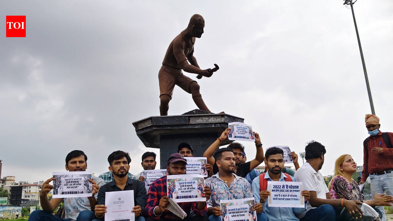 Jobs sold through JPSC, JSSC recruitments, claims Babulal; Congress hits back