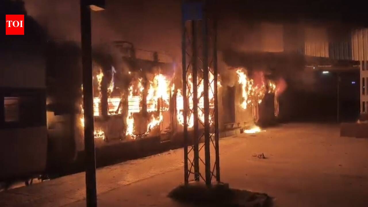 MEMU coach gutted in fire at Simri Bakhtiyarpur railway station, no casualties