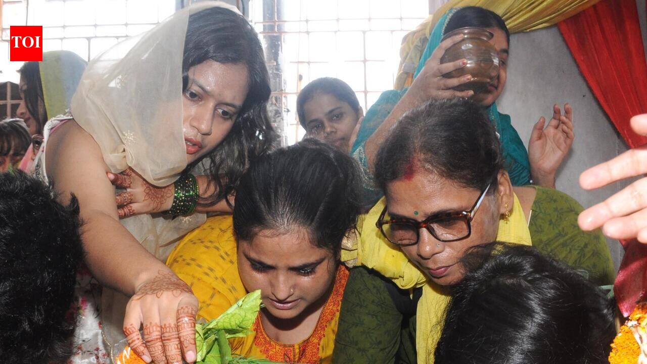 Devotees throng city temples on first Somwari of Shrawan