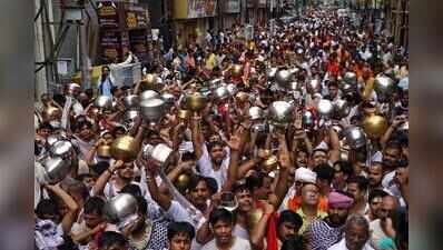 Yadav Bandhus perform traditional ‘Jalabhishek’ at KVT on Shrawan’s 1st Somvar