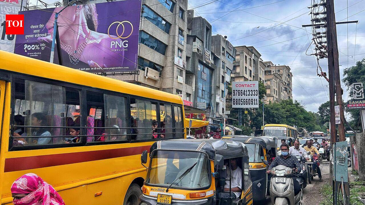 Residents demand relief as Undri-Kadnagar traffic chokes on school transport, heavy vehicle movement