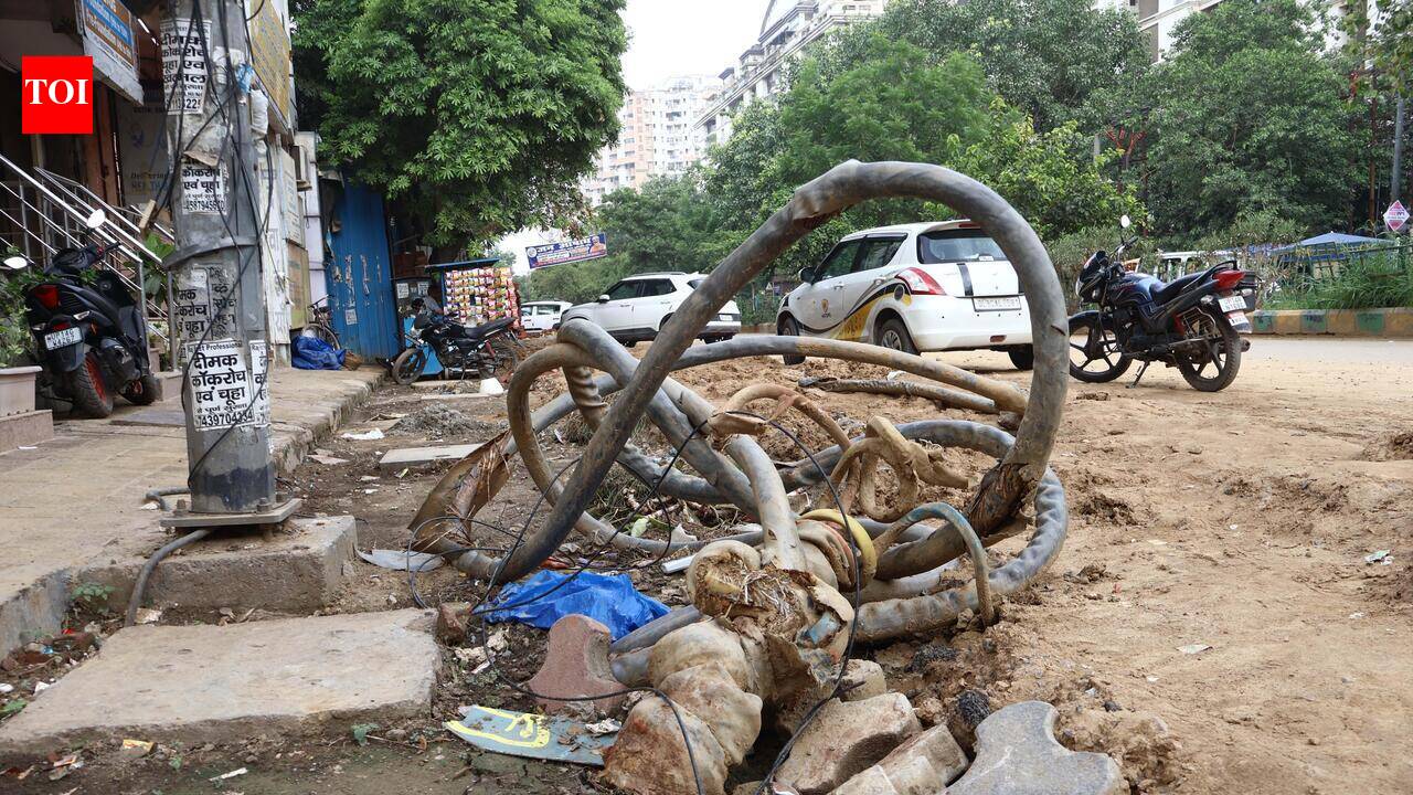 I'puram drainage work snaps water, power & internet lines