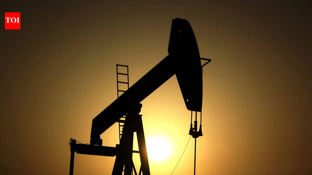Oil rebounds from three-week low as Hormuz tensions keep supply fears alive