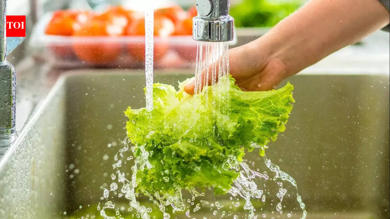 US outbreak turns deadly: First two deaths linked to 'explosive diarrhoea'
