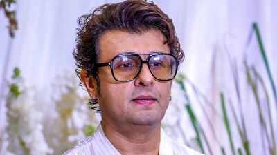 'I was a romantic guy, I wanted to': Sonu Nigam on skipping college, girlfriends and affairs to focus on singing career, shares father's advice that changed his life