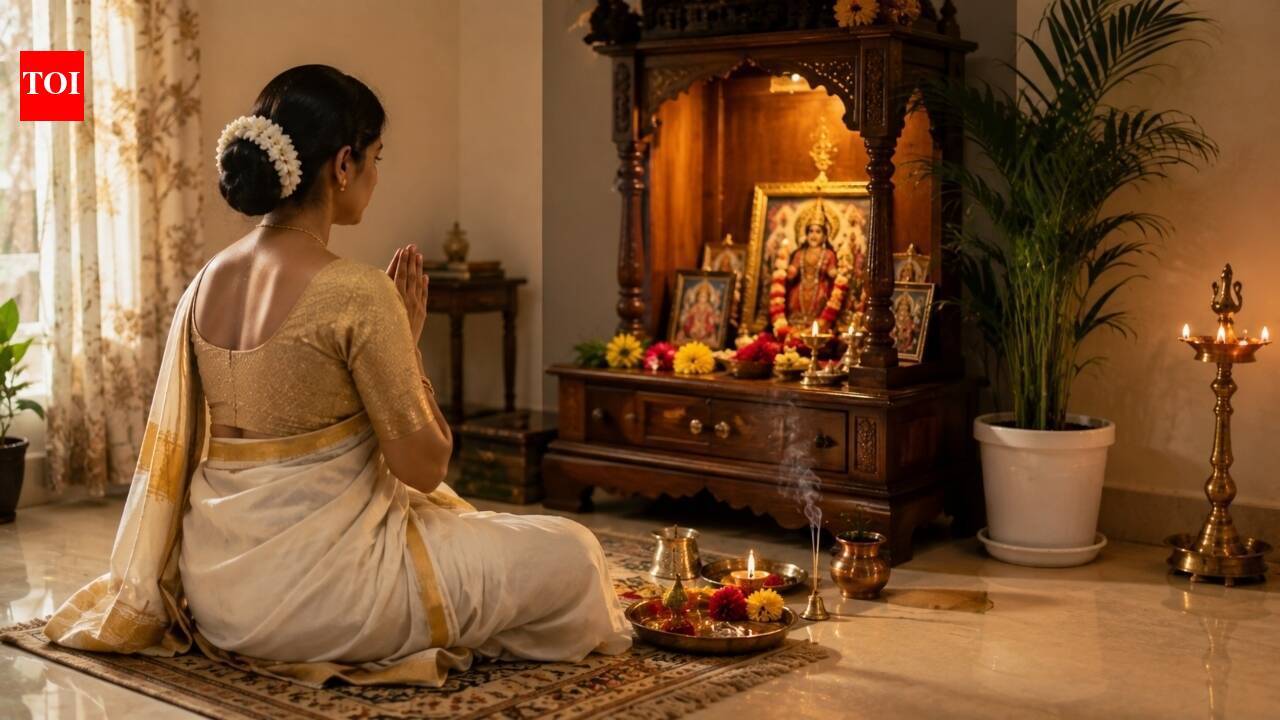घर के मंदिर में पूजा करते समय दिशा का रखें खास ध्यान, वास्तु के अनुसार इन बातों से मिलेगी सकारात्मक ऊर्जा